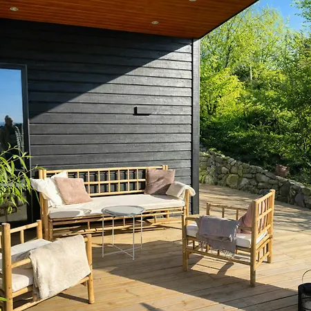 Summer House On Hillside Plot By Sejero Bay Vakantiehuis *